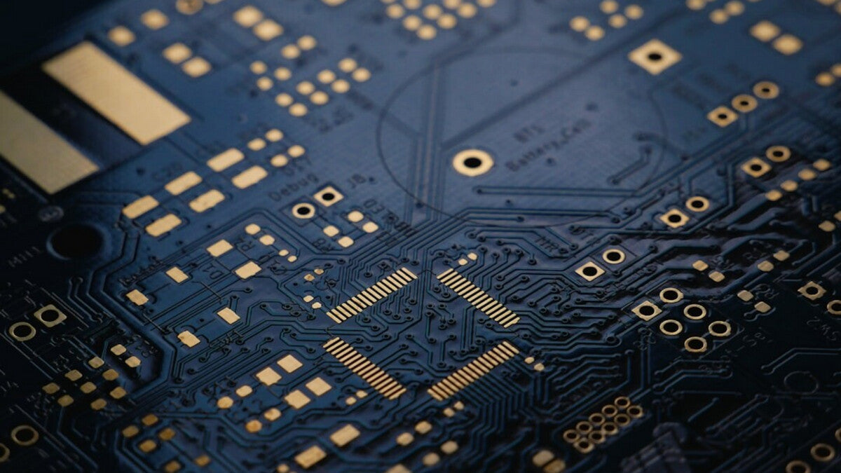 PCB y procesador inteligentes para cortapelos con IA, diseñados para la precisión del peluquero profesional y el control adaptativo del motor.